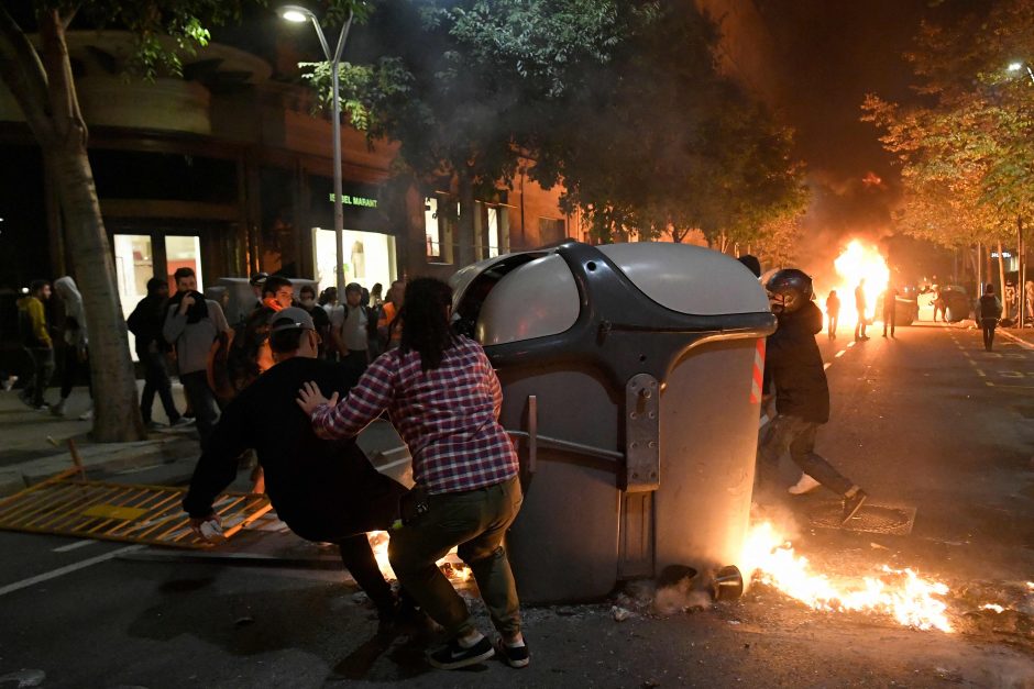 Ispanijoje – nauji protestai dėl nuosprendžių katalonų lyderiams