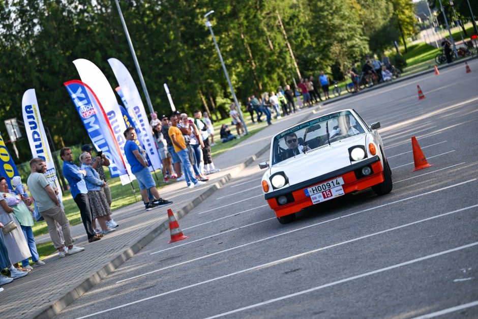 „Pasienio fiestai“ akompanuos istorinių automobilių ralis