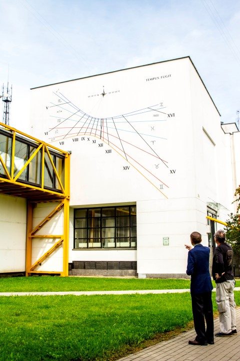 Didžiausiam vertikaliajam saulės laikrodžiui Lietuvoje – 10 metų