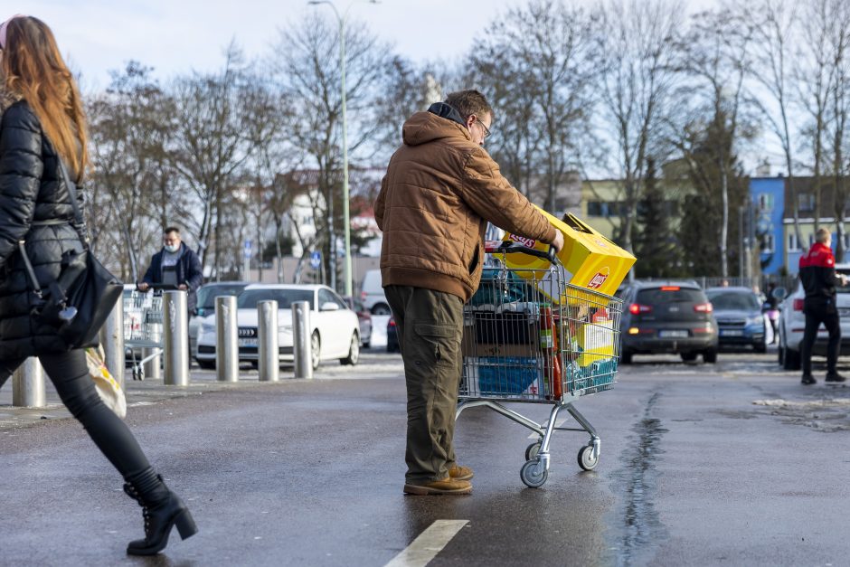 Į Lenkiją ieškoti pigesnių maisto prekių lekia ir kunigai