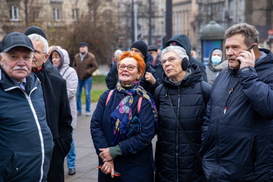 Žmonės apie nukeltą P. Cvirkos paminklą: tegul guli sąvartyne, jis mums nereikalingas