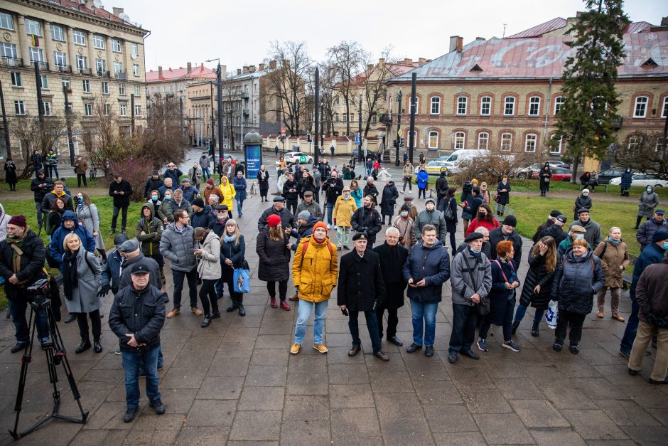 Žmonės apie nukeltą P. Cvirkos paminklą: tegul guli sąvartyne, jis mums nereikalingas