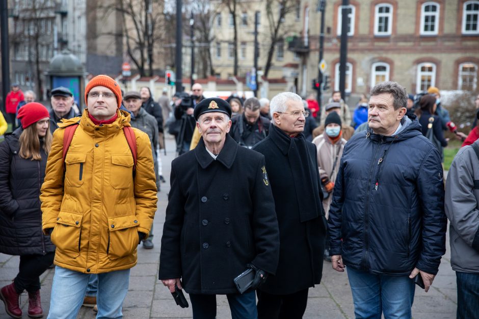 Žmonės apie nukeltą P. Cvirkos paminklą: tegul guli sąvartyne, jis mums nereikalingas