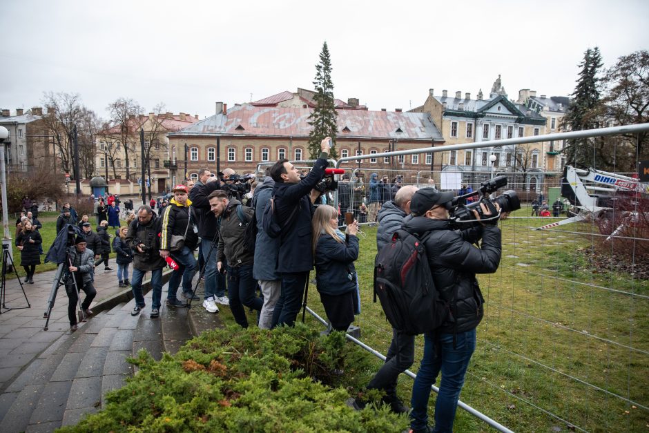 Žmonės apie nukeltą P. Cvirkos paminklą: tegul guli sąvartyne, jis mums nereikalingas