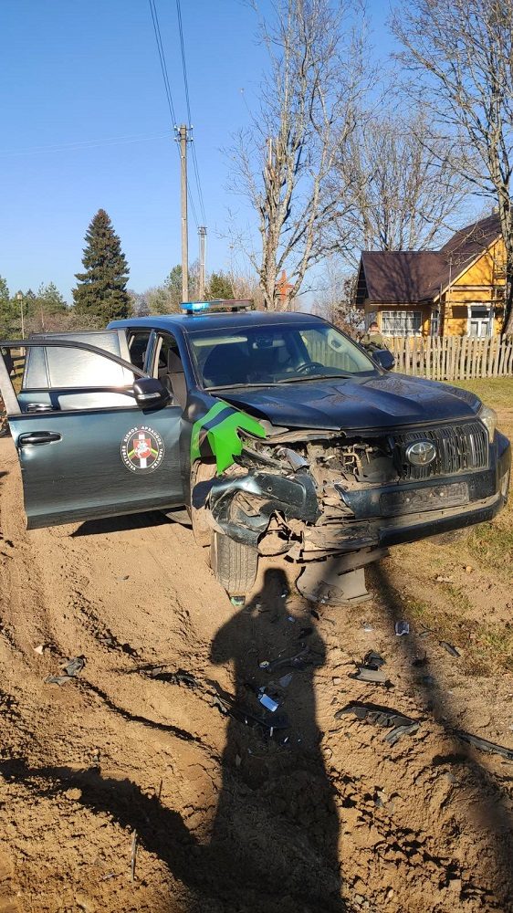 Kontrabandininkui taranavus pasieniečių visureigį buvo panaudotas tarnybinis ginklas