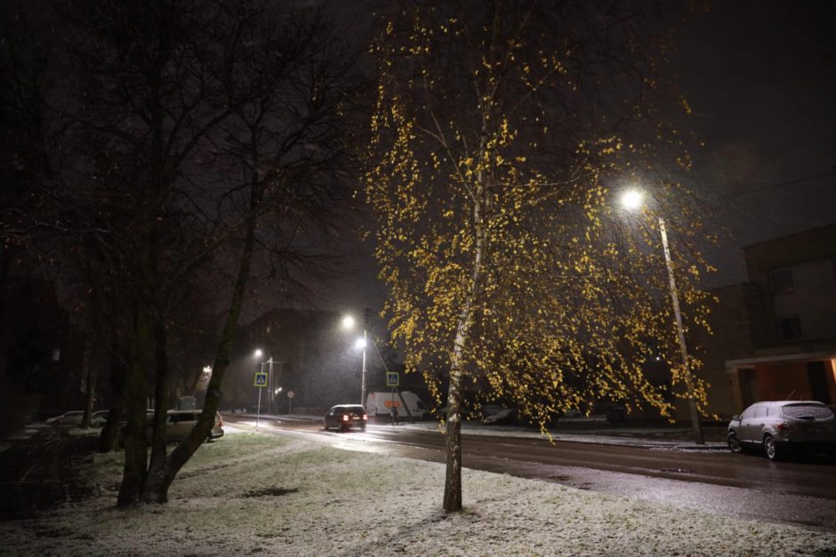 Ketvirtadienio vakarą į Kauną pasibeldė žiema