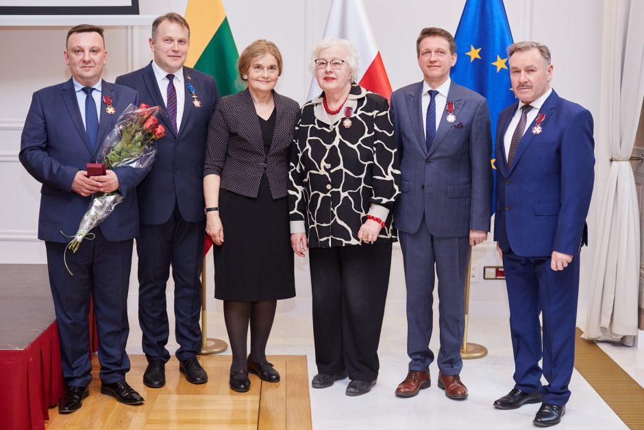 Lenkijos ambasadoje Vilniuje įteikti valstybiniai apdovanojimai
