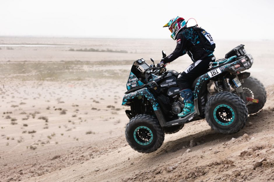 „Abu Dhabi Desert Challenge“ prasidėjo: 7 kilometrų prologas leido pajusti dykumos karštį