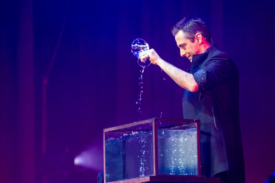 „The Illusionists“ Vilniuje privertė patikėti tuo, kas neįmanoma