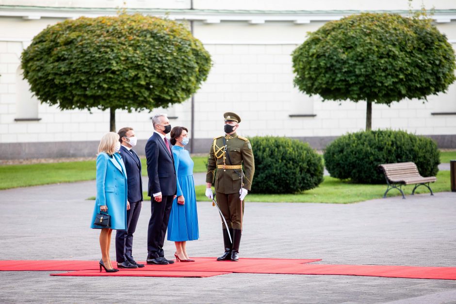 Prancūzijos prezidentui E. Macronui suteiktas VU garbės daktaro vardas