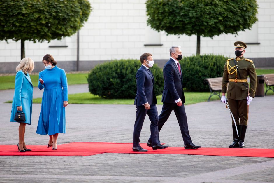 Prancūzijos prezidentui E. Macronui suteiktas VU garbės daktaro vardas