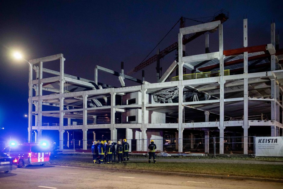 Sostinėje įgriuvo statomas verslo centras: aukų išvengta