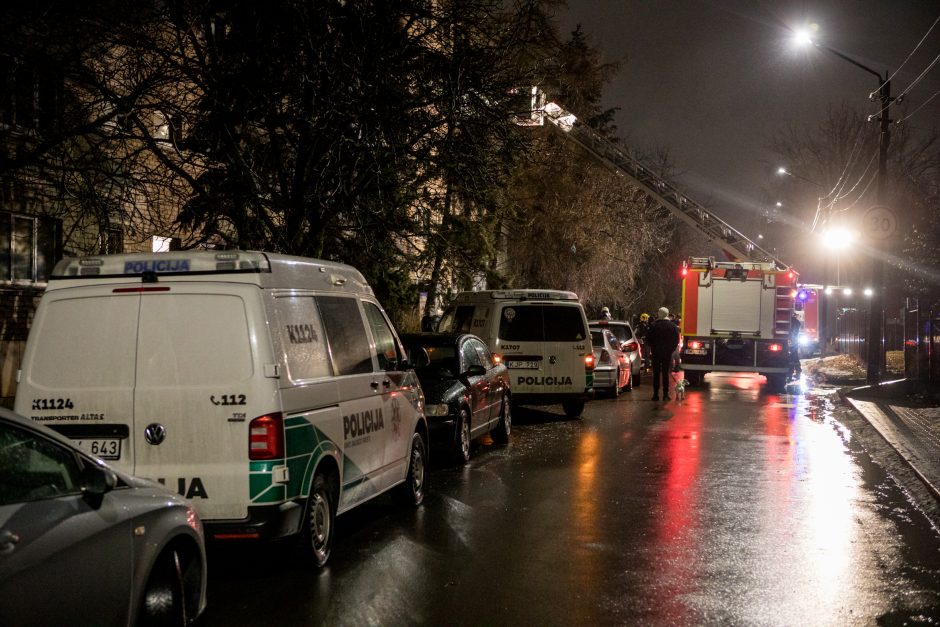 Ugnis ir vagys paliko be nieko: telkiamos pastangos atstatyti senolės butą 