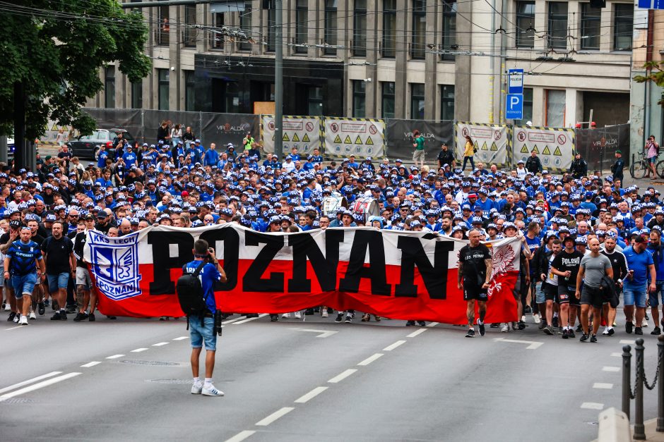 Futbolo varžybos Kaune: lenkų sirgaliai išpaišė stadiono sienas