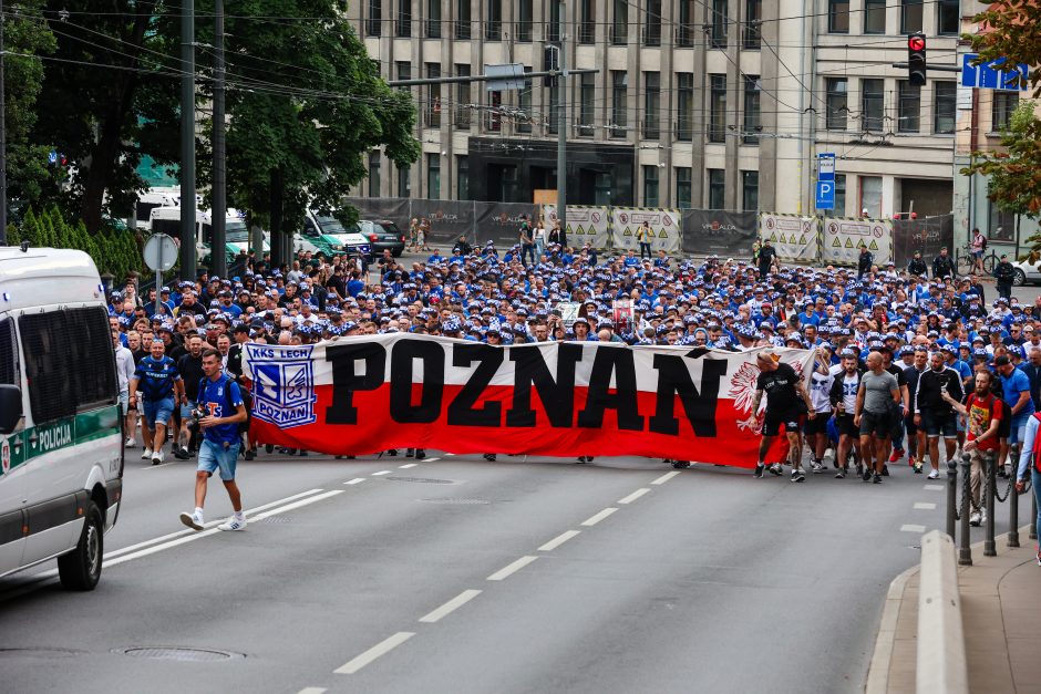 Futbolo varžybos Kaune: lenkų sirgaliai išpaišė stadiono sienas