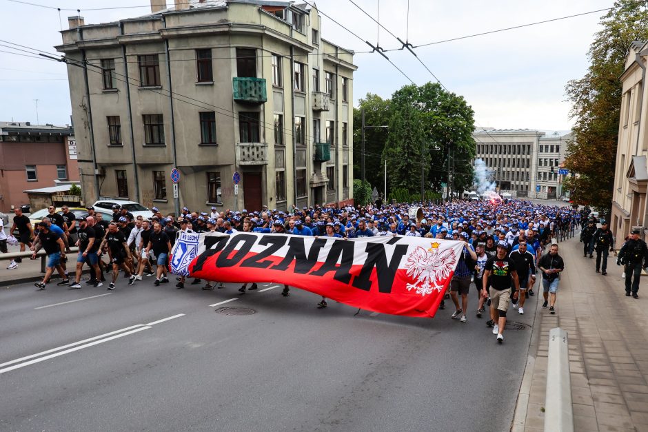 Futbolo varžybos Kaune: lenkų sirgaliai išpaišė stadiono sienas