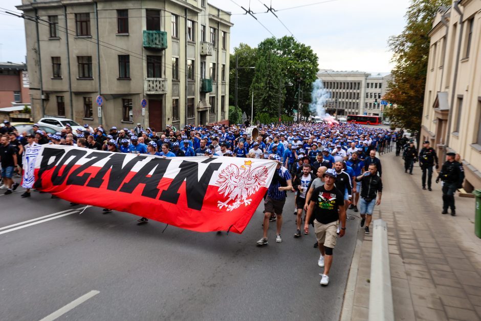 Futbolo varžybos Kaune: lenkų sirgaliai išpaišė stadiono sienas