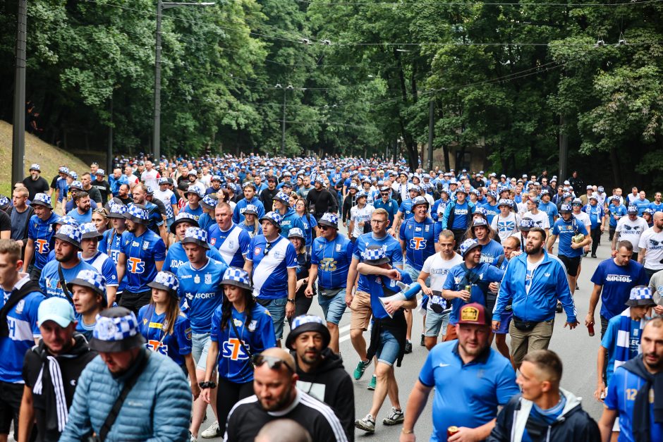 Futbolo varžybos Kaune: lenkų sirgaliai išpaišė stadiono sienas