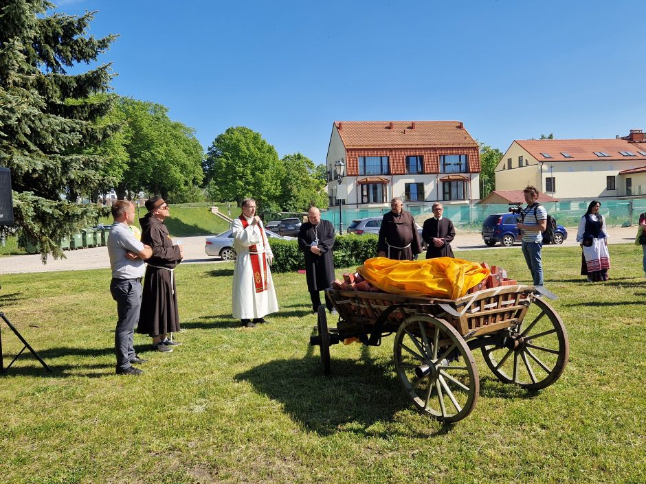 Atkurta Šv. Jono bažnyčioje kabojusi istorinė atminimo lenta