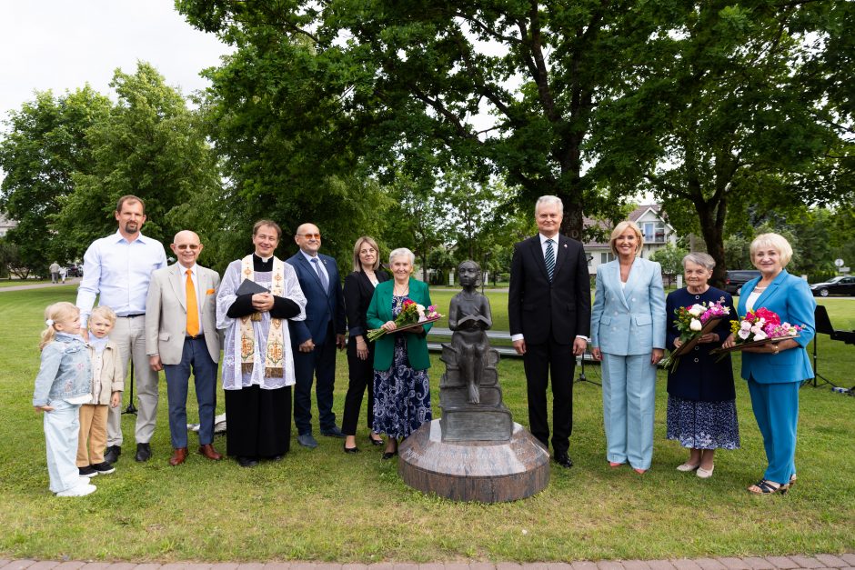 Širvintose atidengta J. Marcinkevičiaus atminimui skirta skulptūra 