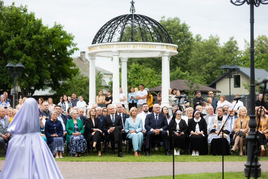 Širvintose atidengta J. Marcinkevičiaus atminimui skirta skulptūra 