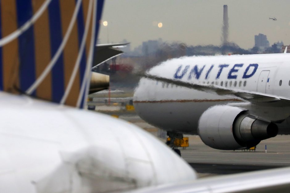 „United Airlines“ spalio pradžioje pradės 16 tūkst. darbuotojų atleidimą