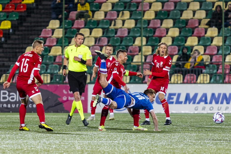 Lietuvos futbolo rinktinė su Farerų Salų komanda sužaidė lygiosiomis