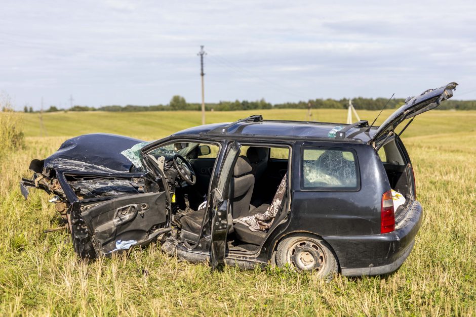 Vilniaus rajone susidūrus automobiliams žuvo vieno jų vairuotojas, sužeista keleivė