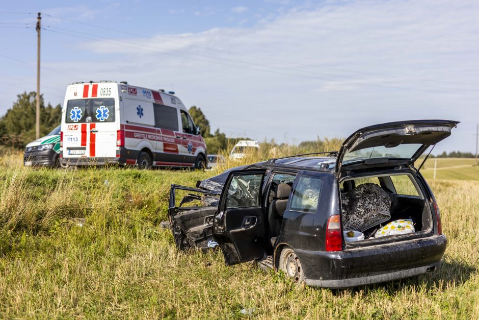 Vilniaus rajone susidūrus automobiliams žuvo vieno jų vairuotojas, sužeista keleivė