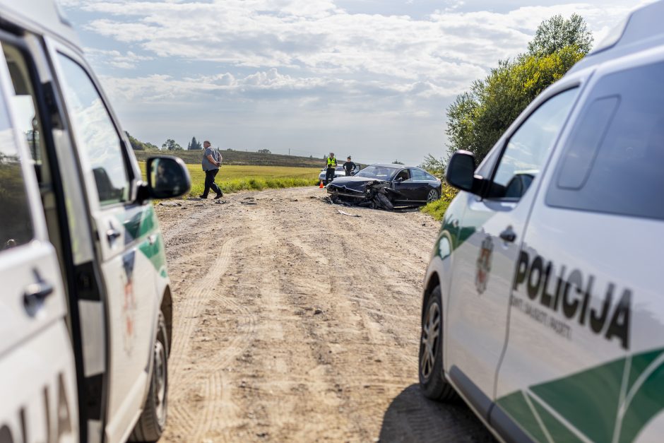 Vilniaus rajone susidūrus automobiliams žuvo vieno jų vairuotojas, sužeista keleivė