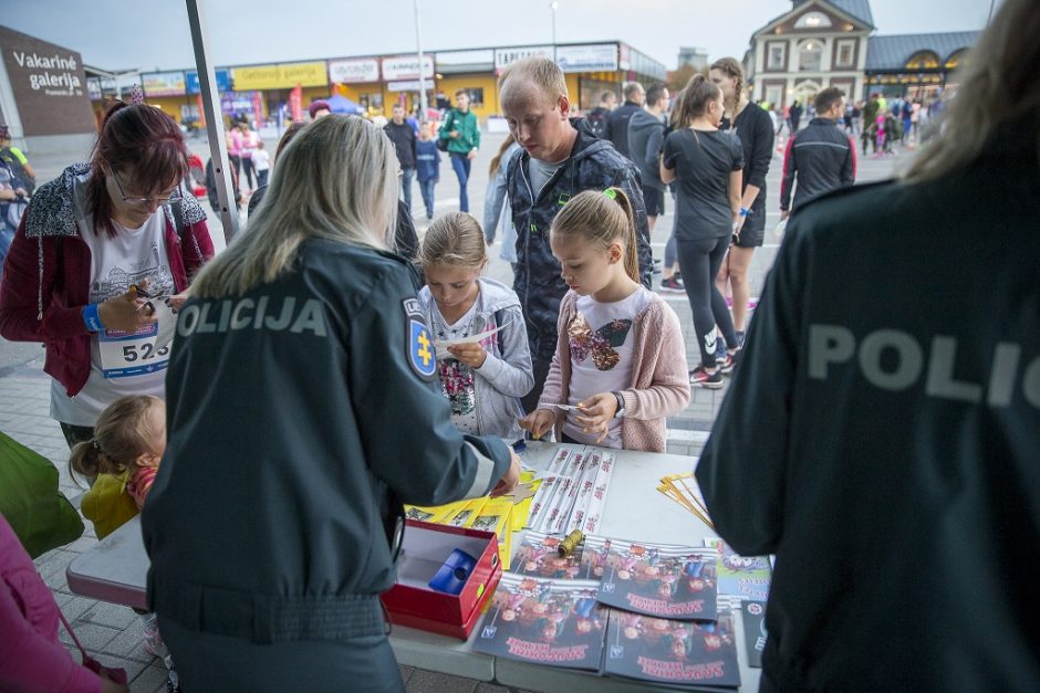 Bėgikai siautė „Naktiniame Urmo bėgime“