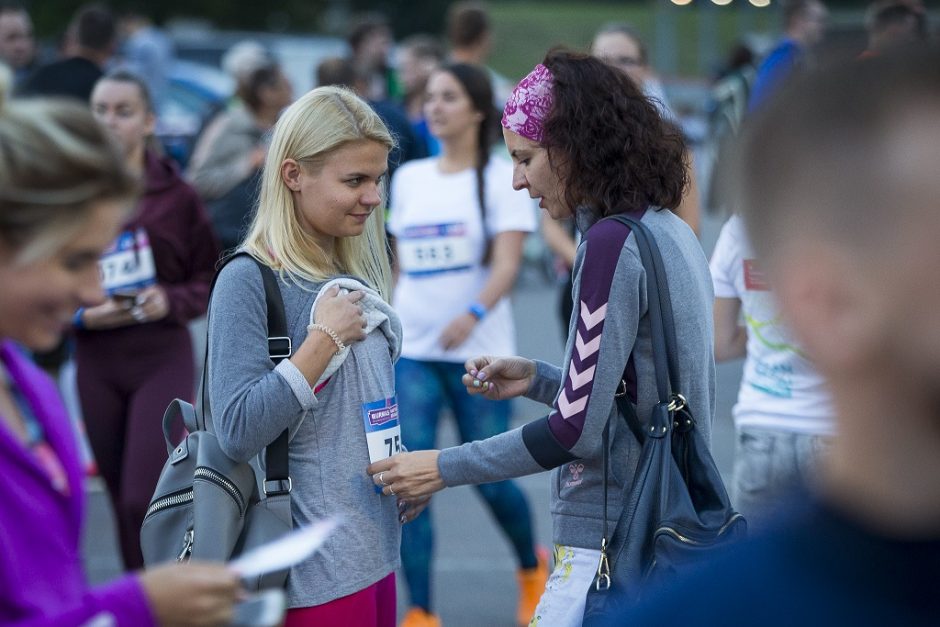 Bėgikai siautė „Naktiniame Urmo bėgime“