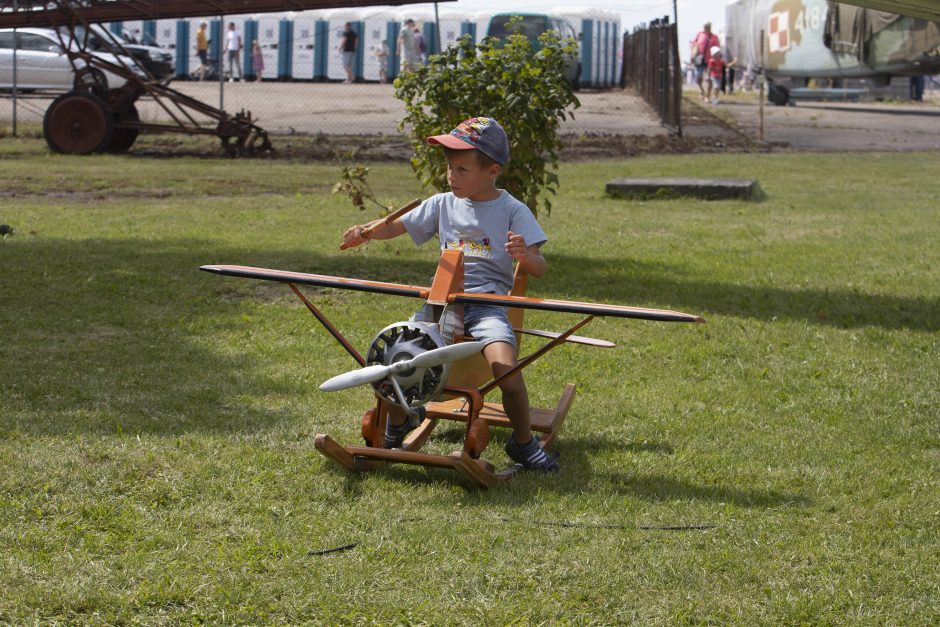 Kauno aviacijos šventėje – įspūdingi pasirodymai tarp žemės ir dangaus