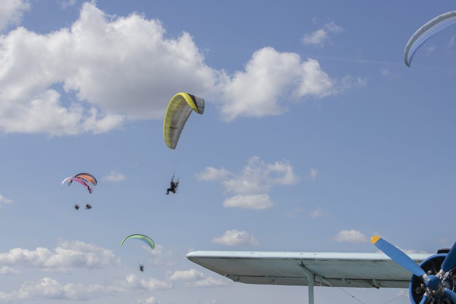 Kauno aviacijos šventėje – įspūdingi pasirodymai tarp žemės ir dangaus