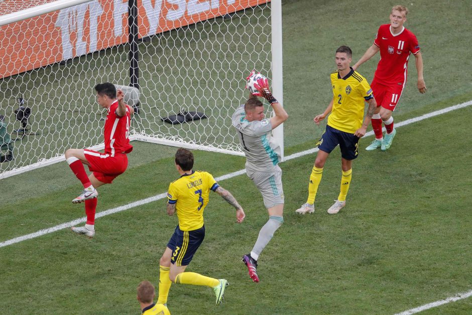 R. Lewandowskio šou neišgelbėjo: Lenkijos žygis „Euro 2020“ – baigtas