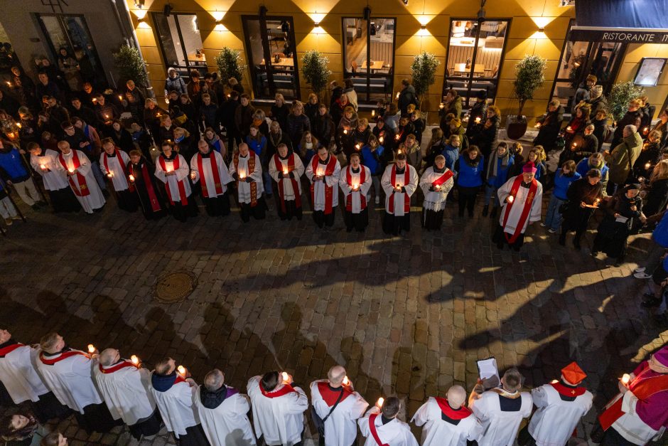 Kaune – įspūdinga kryžiaus kelio procesija