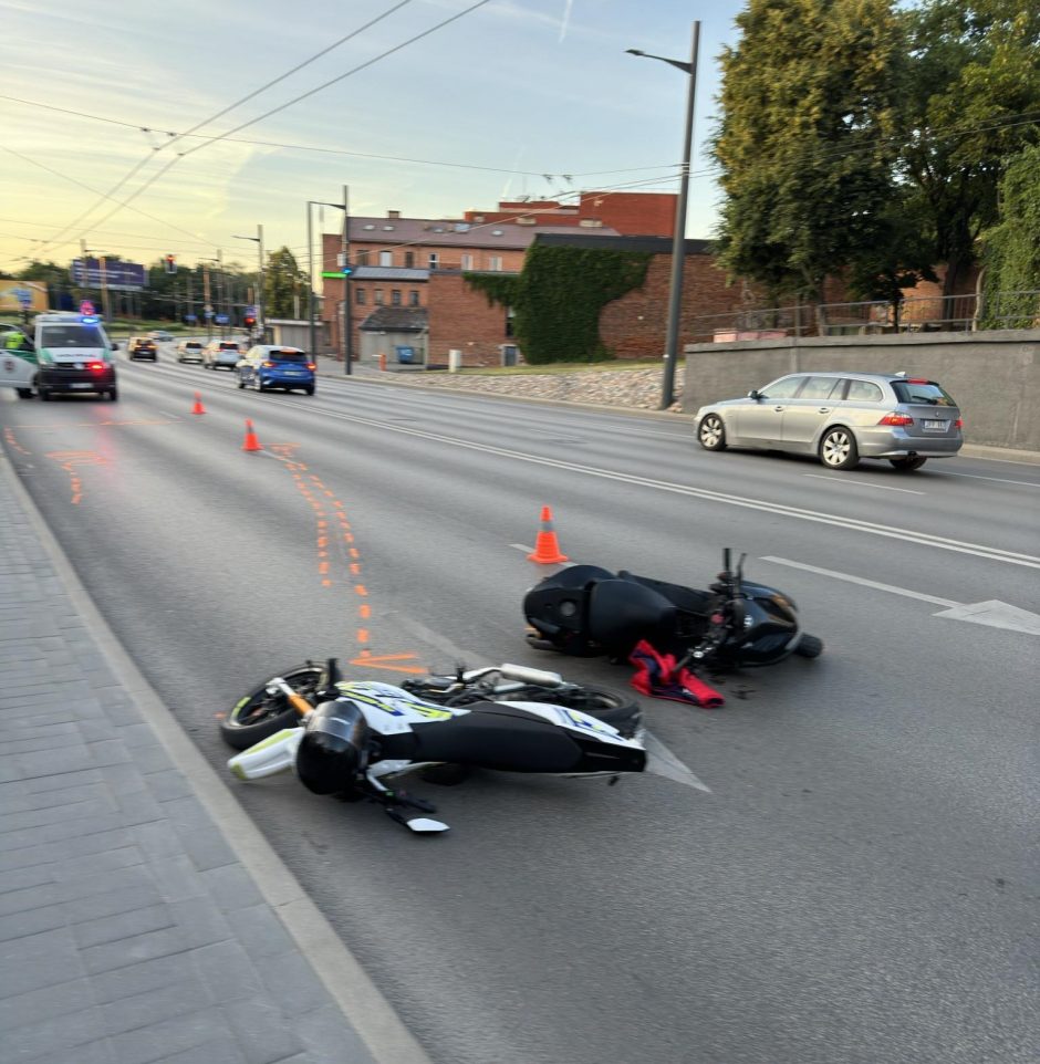 Šauklių gatvėje susidūrė du motoroleriai, vieno jų vairuotojas išvežtas į ligoninę