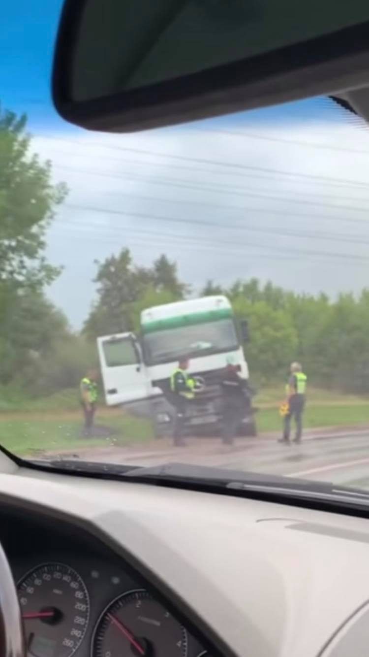 Per avariją Jonavos rajone žuvo vyras, keleivė sužeista