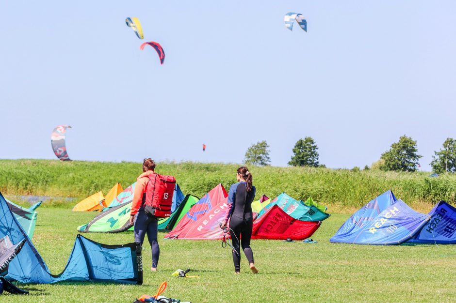 Vandens vizijomis ir aštria kritika Svencelėje prasidėjo laivų ir vandens pramogų festivalis