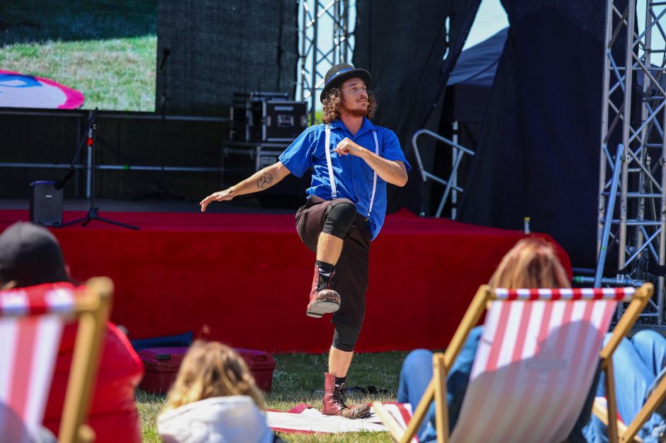 Vandens vizijomis ir aštria kritika Svencelėje prasidėjo laivų ir vandens pramogų festivalis