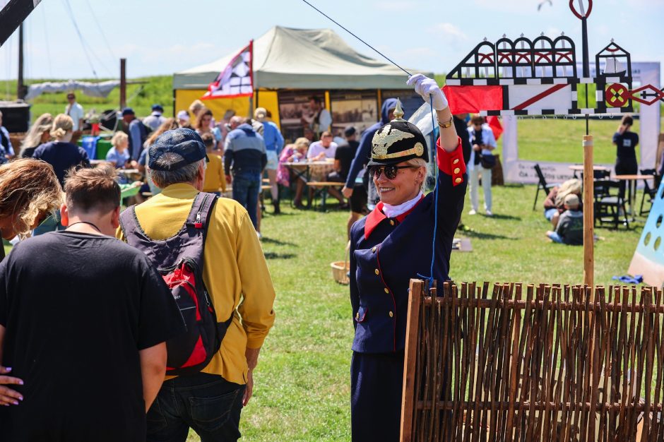 Vandens vizijomis ir aštria kritika Svencelėje prasidėjo laivų ir vandens pramogų festivalis