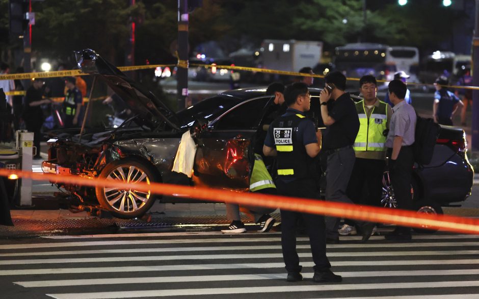 Seule automobilis rėžėsi į pėsčiuosius, žuvo 6 žmonės