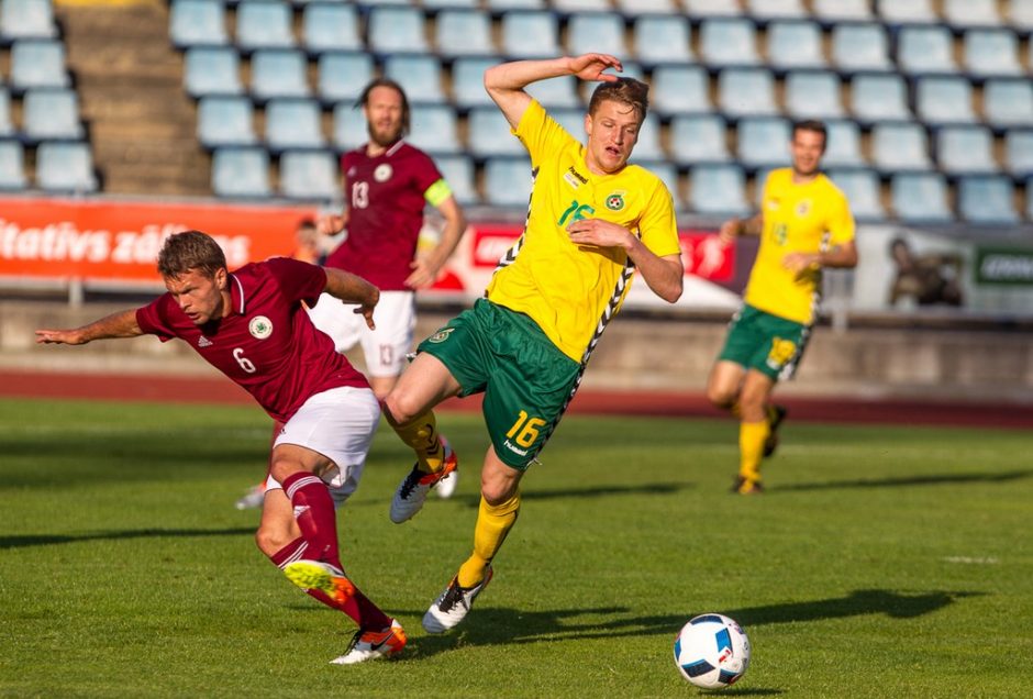 Lietuvos futbolo rinktinė Liepojoje nusileido latviams