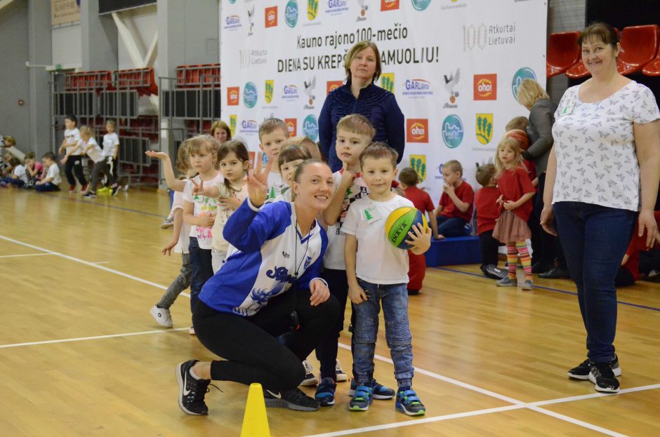 Garliavoje paminėta 100 – mečio diena su krepšinio kamuoliu