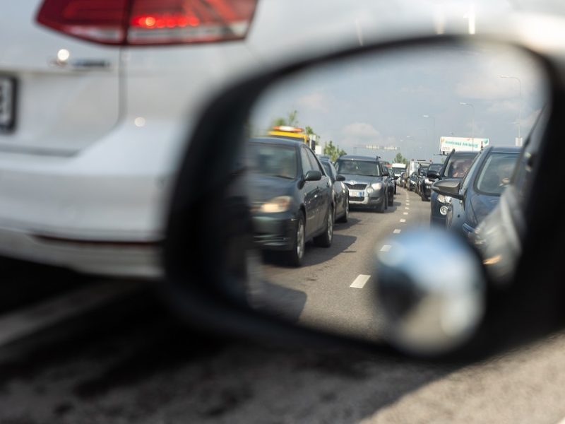 Automobilių spūstys prie Kauno dėl avarijų: viena jau išsisklaidė, kita – dar ne