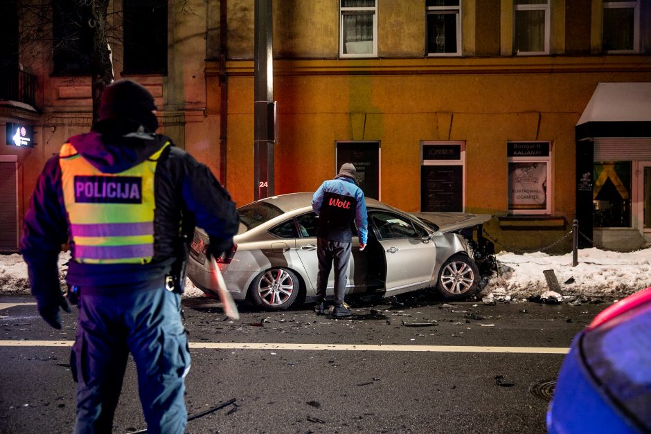 Avarija Kauno centre: automobiliai – suknežinti, vairuotojai nesutarė dėl kaltės