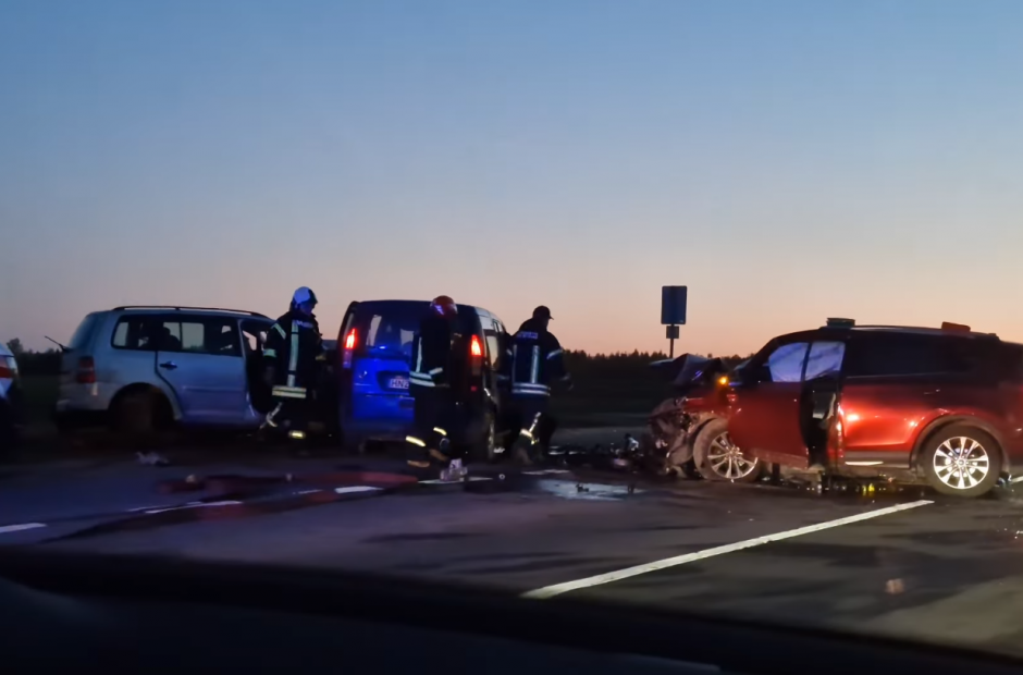 Žiniasklaida: per avariją Trakų rajone nukentėjo 6 žmonės