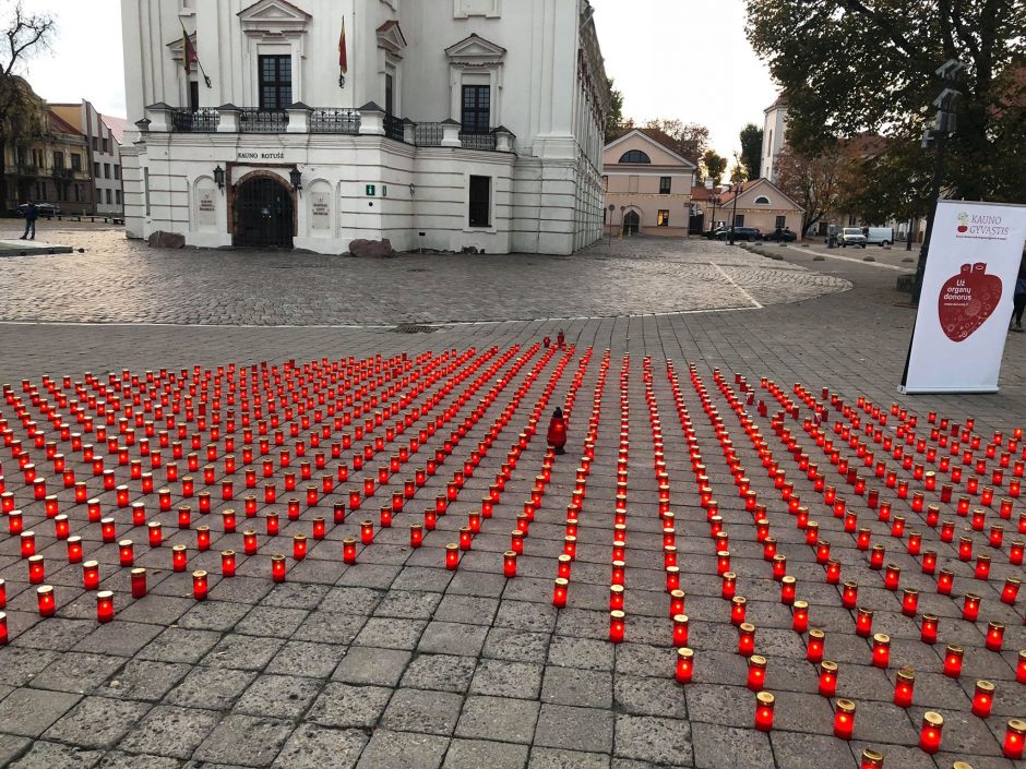 Rotušės aikštėje organų donorams uždegtos „Gyvasties“ žvakutės