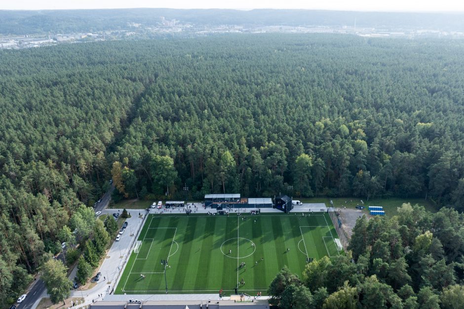 Vilniuje oficialiai pristatytas naujas „VFA-Hanner“ futbolo stadionas