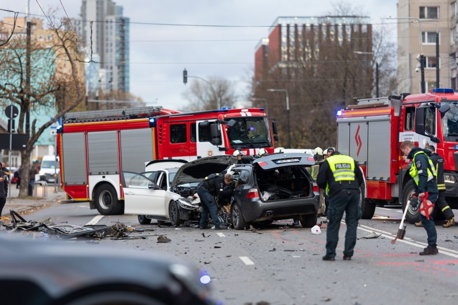 Avariją sostinės Savanorių prospekte sukėlusi moteris paguldyta į ligoninę